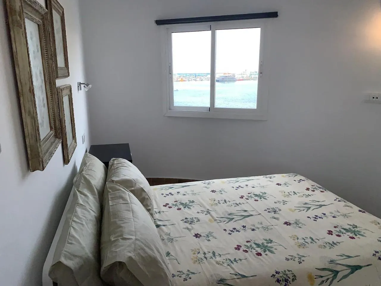 Paseo Maritimo, Los Cristianos Over The Sea Free Wifi Arona